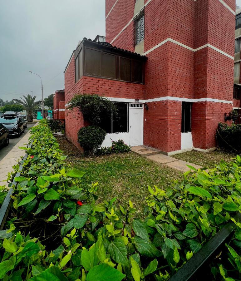 Chalet Torres De San Borja * Lima